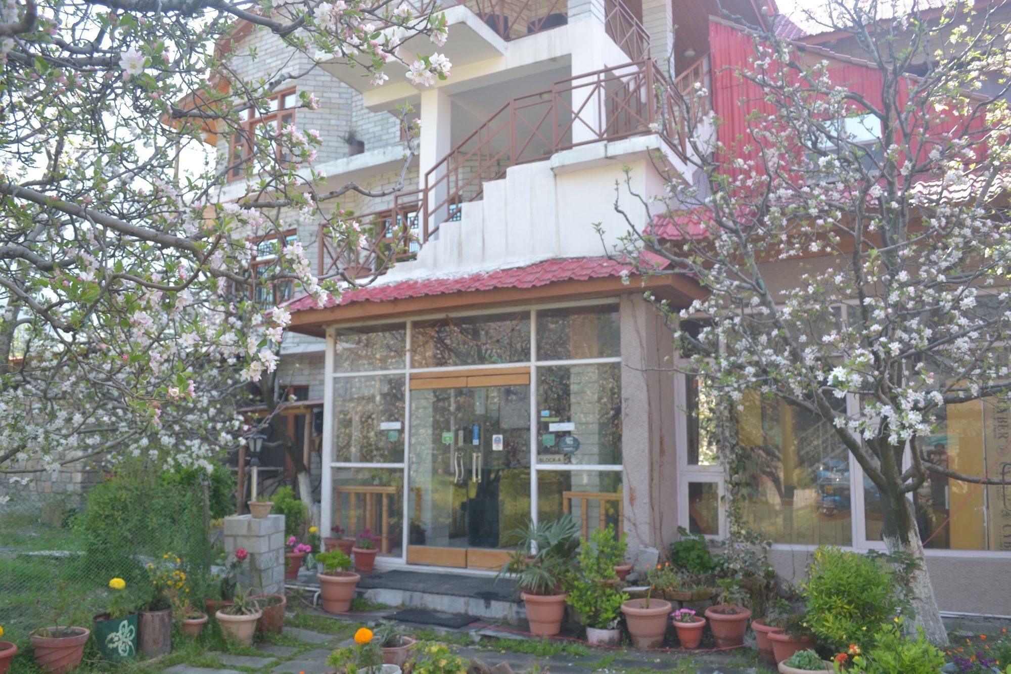Bharhka Countryside Cottage Resorts - Manali (Himachal Pradesh) — Photos 3